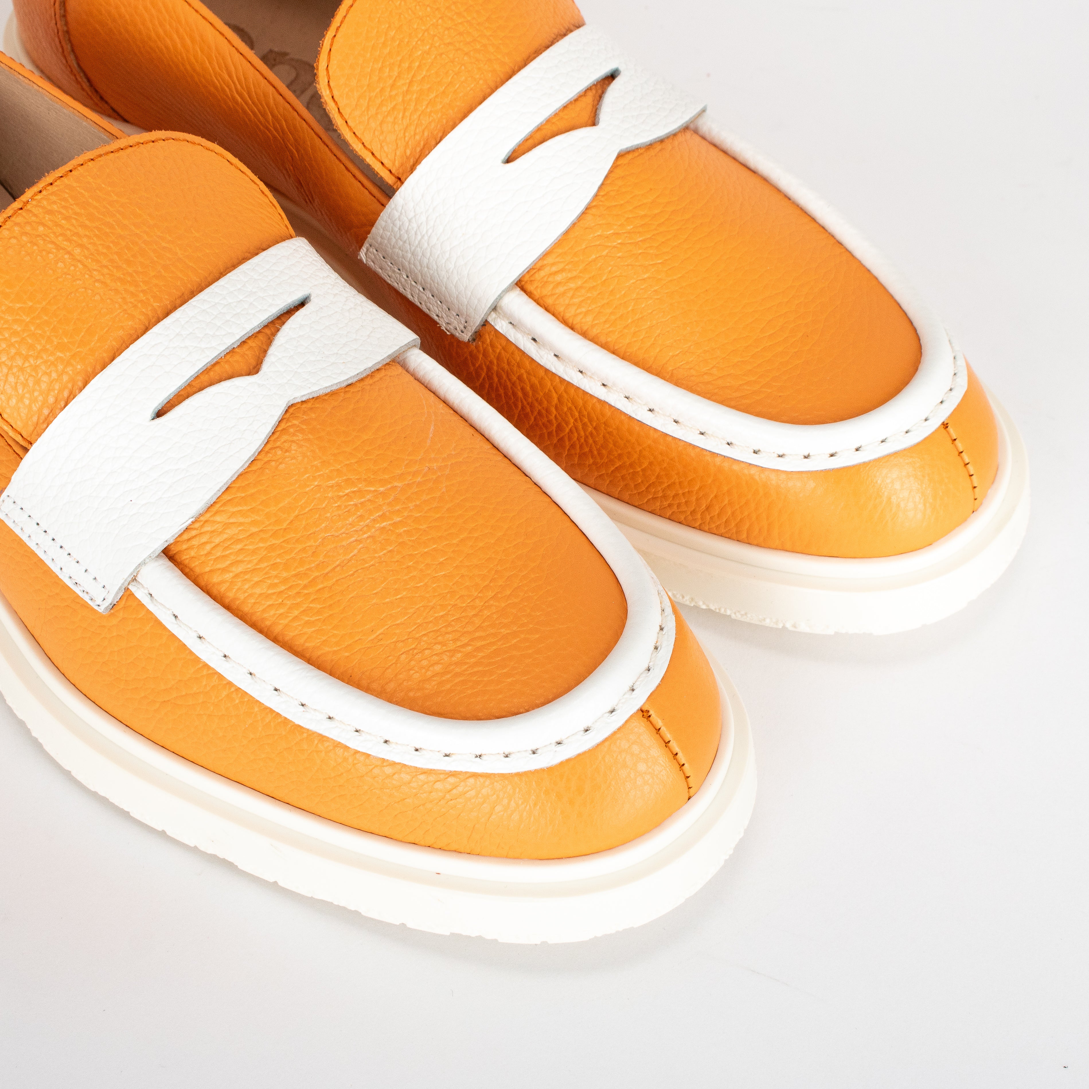 B-9104 - Image 4