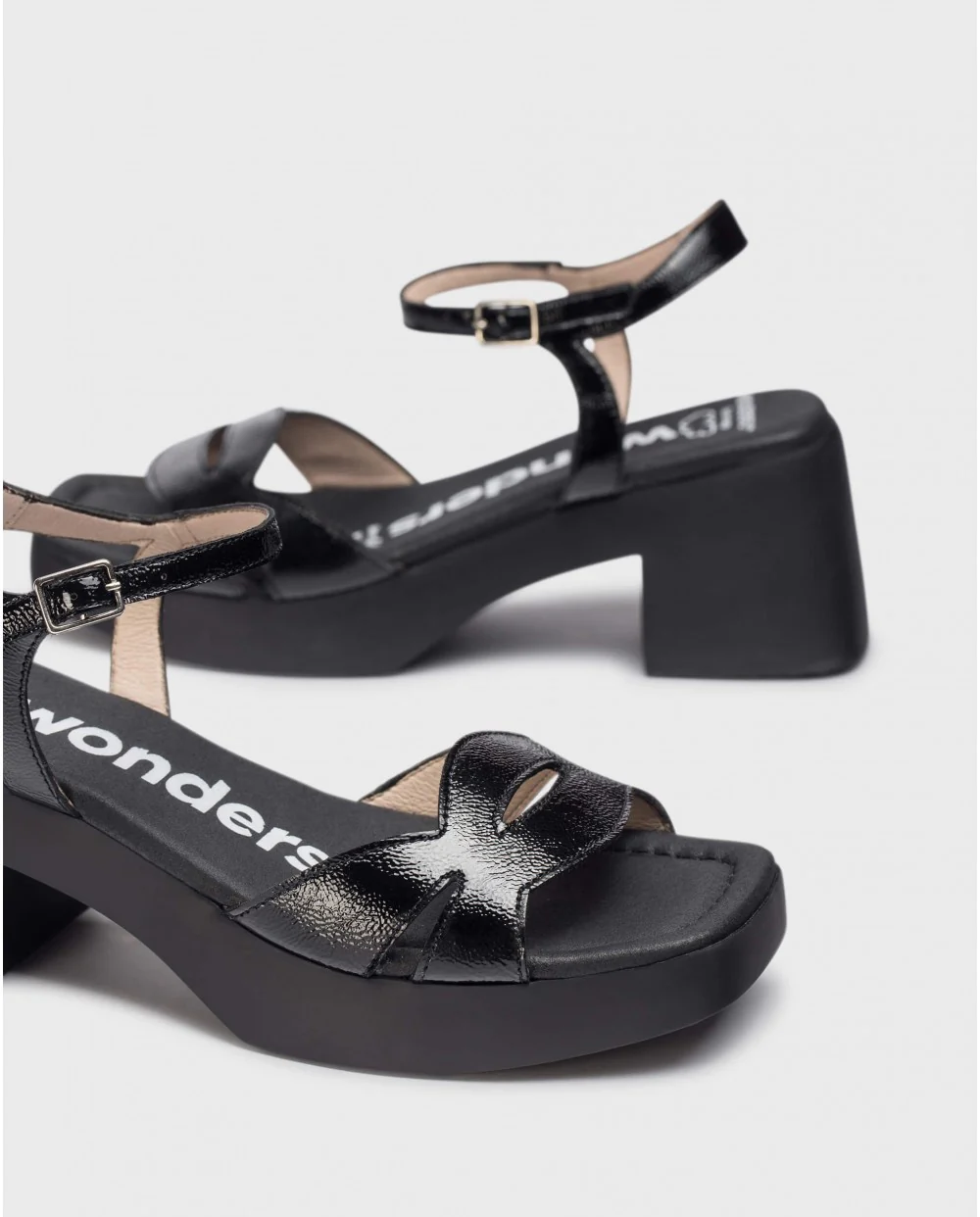 D-1021 - Image 4