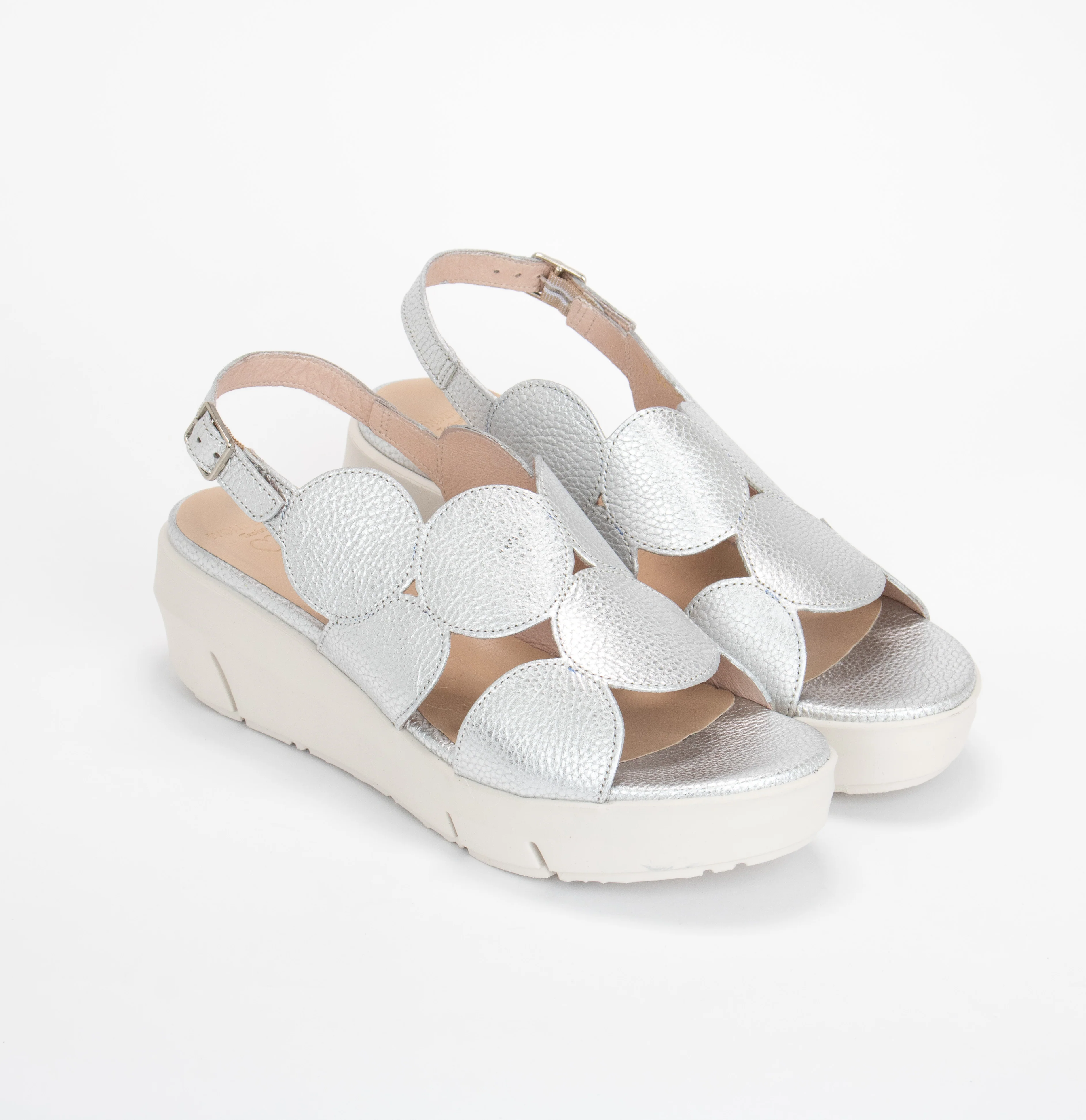 D-8210 - Image 4