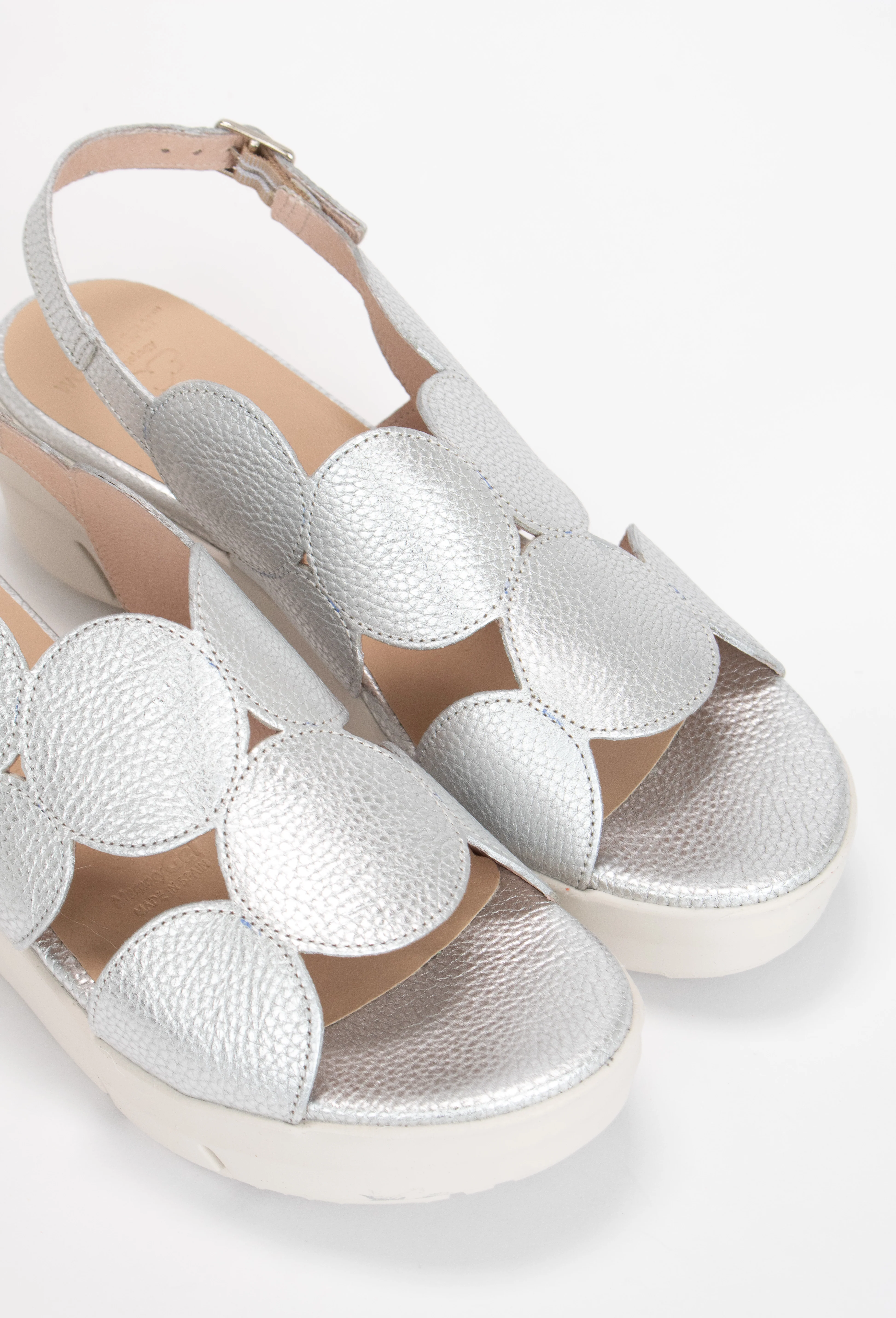 D-8210 - Image 5