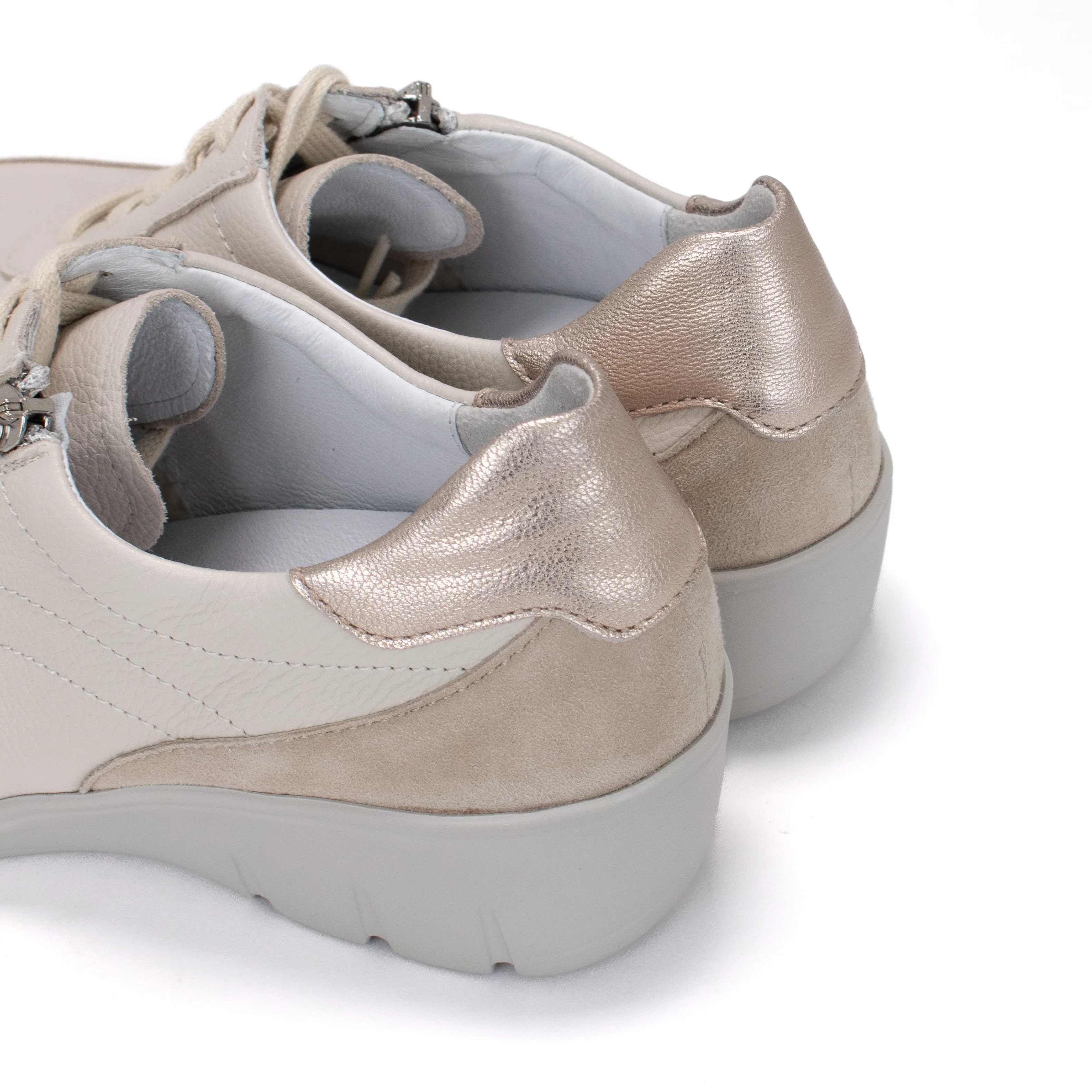 JUDITH - Image 6