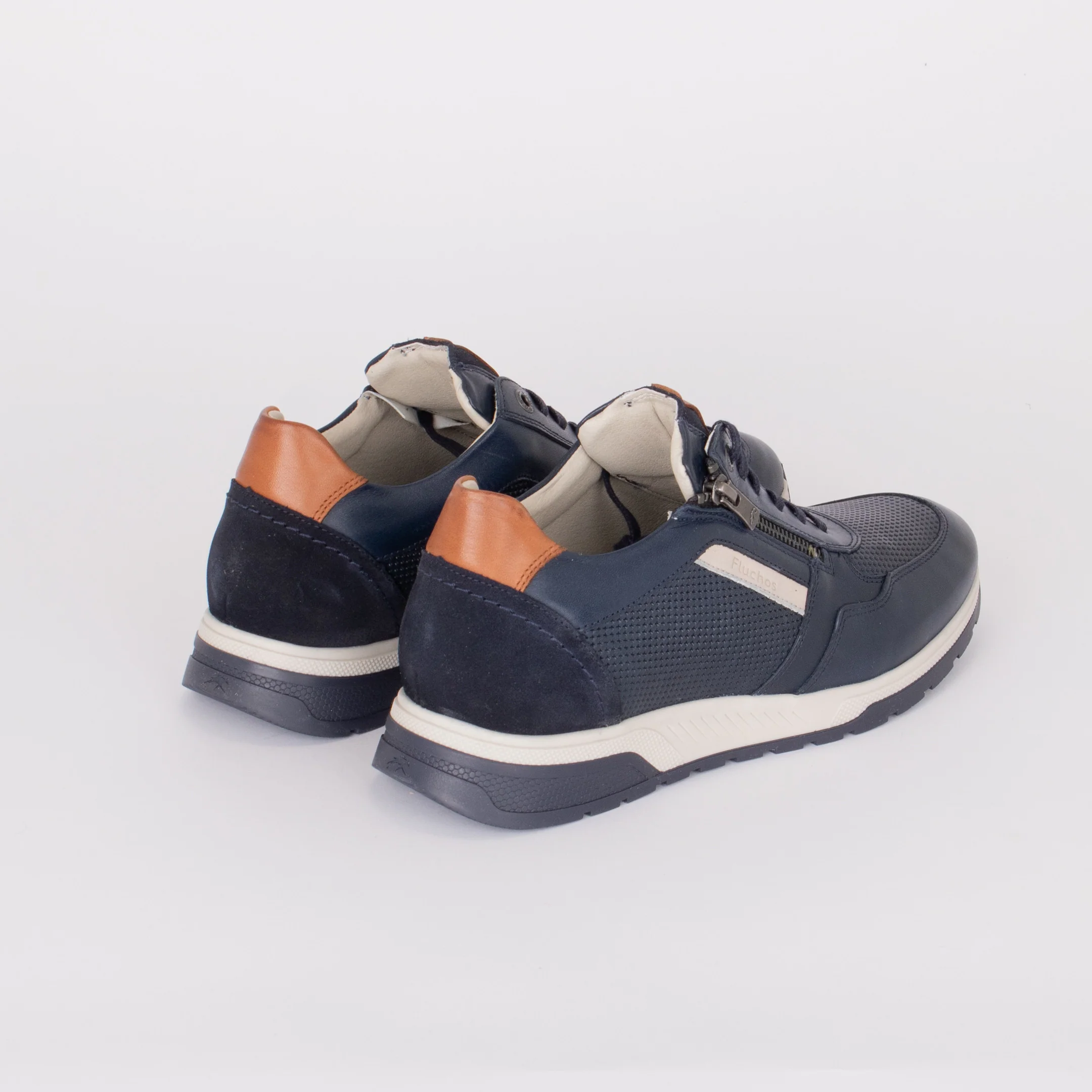 LOUIS - Image 7